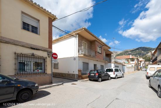 CASA A REFORMAR EN EL CENTRO DE ALFACAR - GRANADA