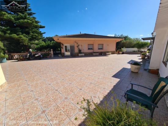 CHALET CON PISCINA EN CASTELLO DE RUGAT - VALENCIA