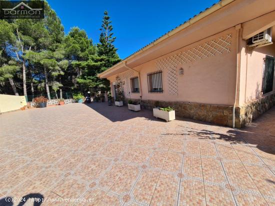 CHALET CON PISCINA EN CASTELLO DE RUGAT - VALENCIA