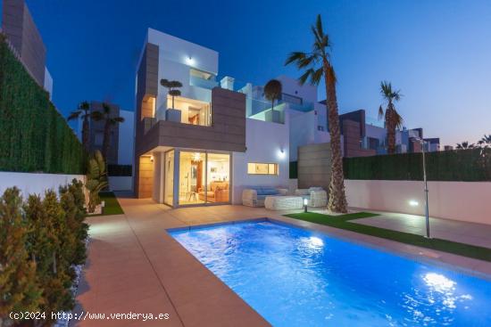 Villa de lujo con piscina propia - ALICANTE