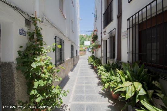  Casa dividida en 4 apartamentos - GRANADA 