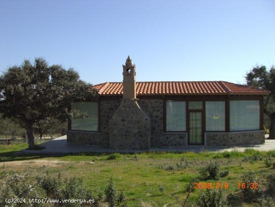 Finca de 2,5 hectáreas con construcción en Sierra de San Pedro - CACERES