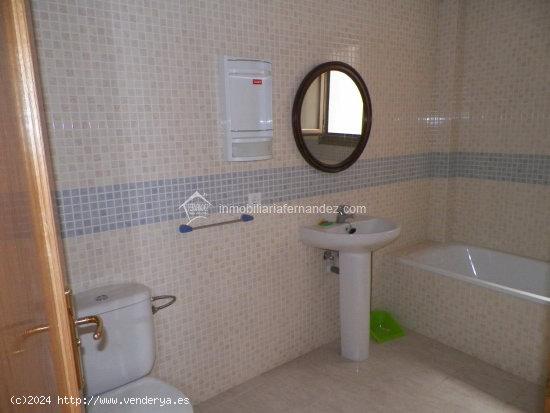 Apartamento con patio de 25 metros - CACERES