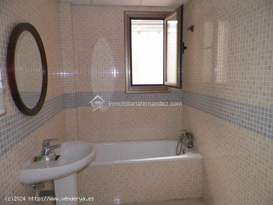 Apartamento con patio de 25 metros - CACERES