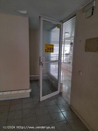 Se vende Local comercial en el Centro con fachada a dos calles - CACERES