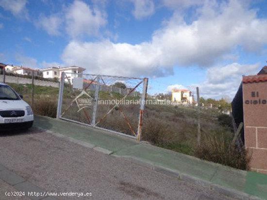 Fantástica parcela en Urb. El Pinar - CACERES