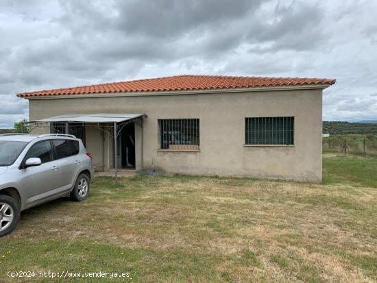 CASA DE CAMPO en Alcuescar - CACERES