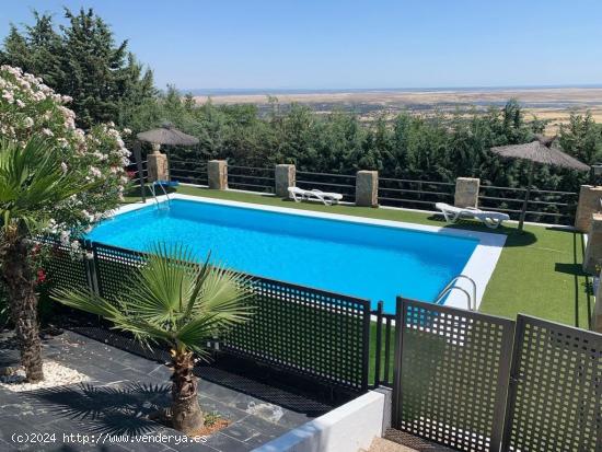 Chalet con piscina - CACERES