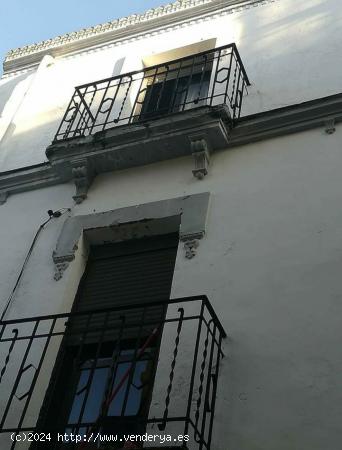  Casa reformada en la parte antigua - CACERES 