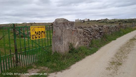  OPORTUNIDAD !!Parcela alargada al lado de Arroyo de la Luz - CACERES 