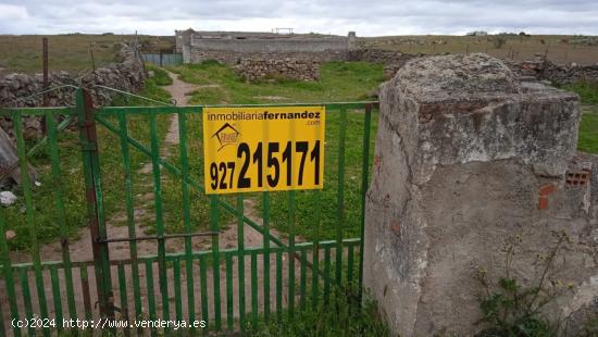 OPORTUNIDAD !!Parcela alargada al lado de Arroyo de la Luz - CACERES