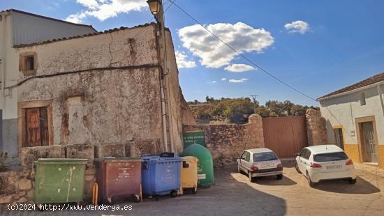  Terreno urbano con casa en Montanchez - CACERES 