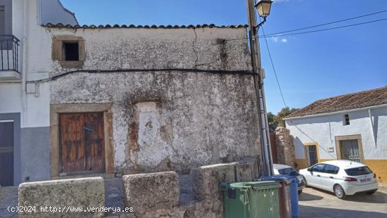 Terreno urbano con casa en Montanchez - CACERES