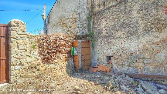 Terreno urbano con casa en Montanchez - CACERES