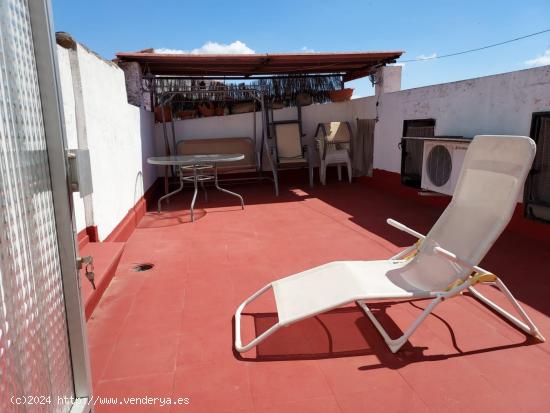 Piso con gran terraza en parte antigua - CACERES