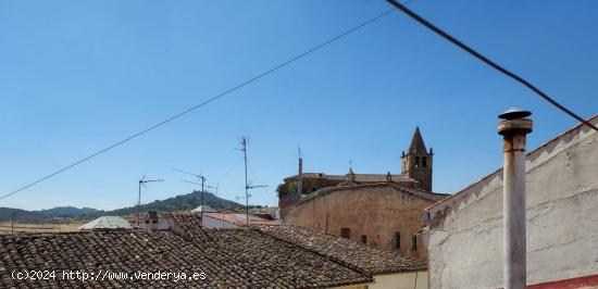 Piso con gran terraza en parte antigua - CACERES