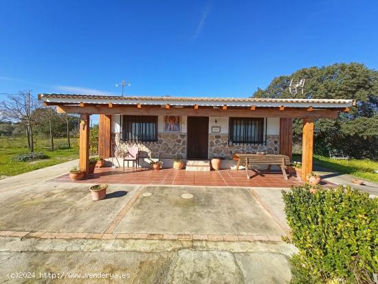 Casa de campo en Arroyo de la Luz - CACERES