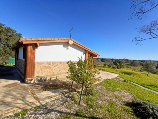 Casa de campo en Arroyo de la Luz - CACERES