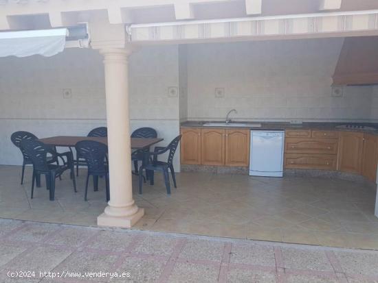 Villa ubicada en una zona soleada a tan solo 2 km de la playa de  Puerto Blanco . - ALICANTE