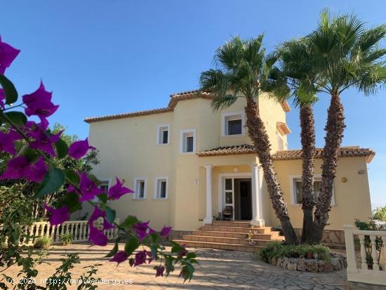 Villa espectacular en la zona de Garduix compuesta por 2 apartamentos individuales. - ALICANTE