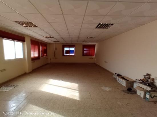 Oficina en venta en Santa María del Águila - ALMERIA