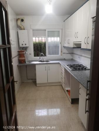 Se vende piso de planta baja en residencial en Adra. - ALMERIA