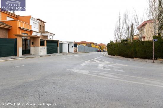 Venta de solar con proyecto de 2 casas pareadas en Ogíjares (Zona Lomalinda) - GRANADA