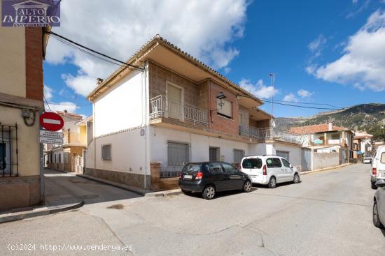 CASA A REFORMAR EN EL CENTRO DE ALFACAR - GRANADA