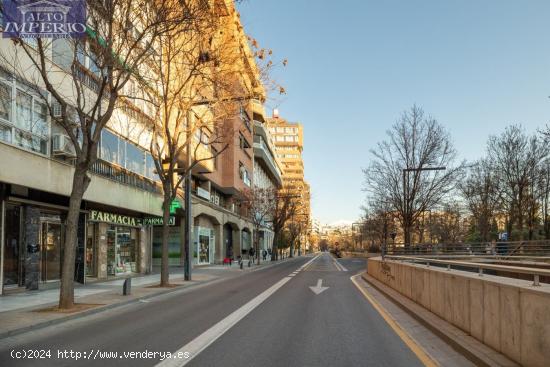 estupenda plaza de garaje en Avenida de la Constitución - GRANADA