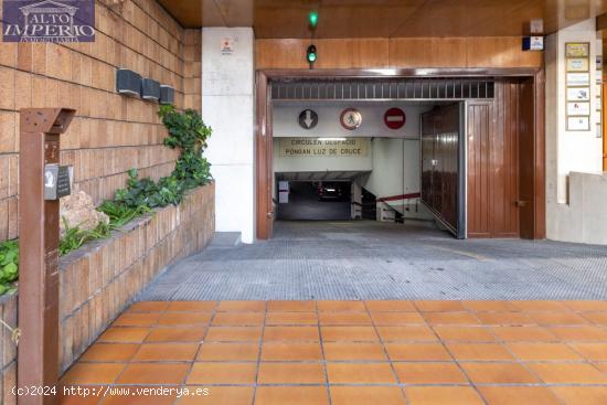 estupenda plaza de garaje en Avenida de la Constitución - GRANADA