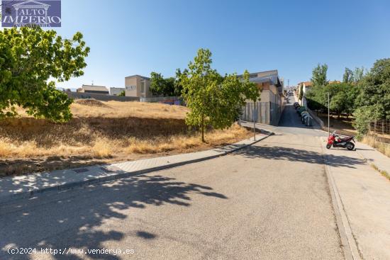 Venta de solar urbano de 258 m2 en Otura (Granada) - GRANADA