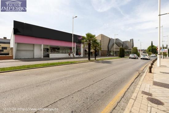 Espectacular nave comercial en Avenida Fernando de los Rios junto Hiperdeluz - GRANADA