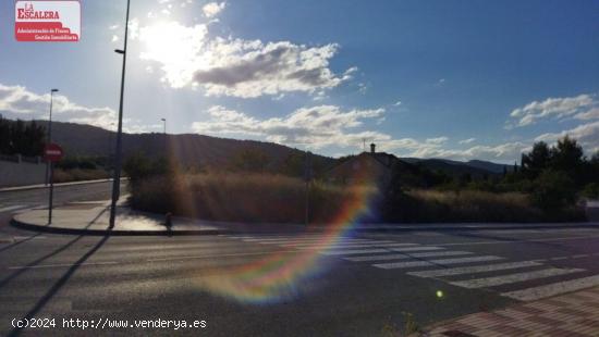 SOLAR URBANIZADO QUE SEGÚN LA NORMATIVA DA PARA HACER 6 ADOSADOS. - ALICANTE