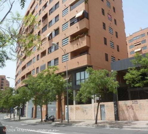 Se vende local comercial cercano a Carrefour - ALICANTE