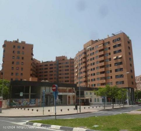 Se vende local comercial cercano a Carrefour - ALICANTE