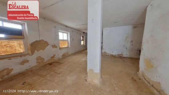 CASA 218M2 PARA REFORMAR, CENTRICO - ALICANTE