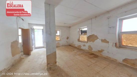 CASA 218M2 PARA REFORMAR, CENTRICO - ALICANTE