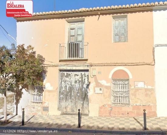 Adosado de dos plantas con patio en Biar. A reformar - ALICANTE