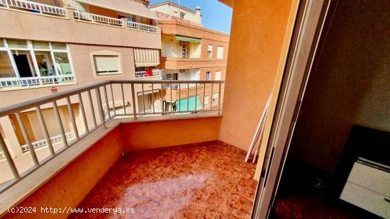 AMPLIO PISO DE 3 HAB. Y 2 BAÑOS CON GARAJE PEGADA A PLAYA DE LOS LOCOS!! - ALICANTE