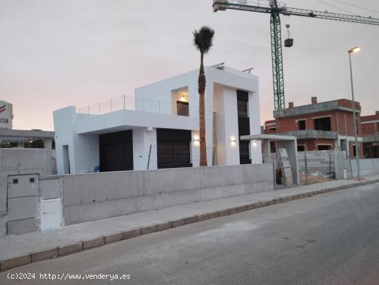 PRECIOSA VILLA DE LUJO A MENOS DE 1KM DEL MAR CON PISCINA PRIVADA - ZONA LA CIÑUELICA - - ALICANTE