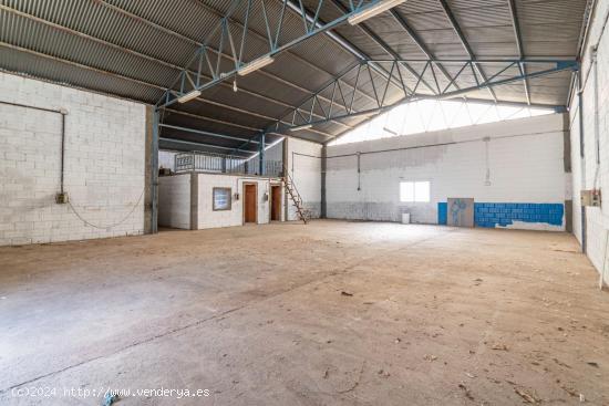  NAVE INDUSTRIAL DE 240M2 EN JUN-GRANADA - GRANADA 