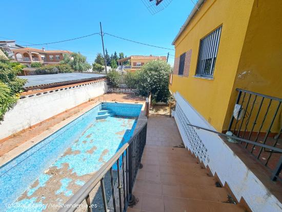 CHALET EN VENTA EN LA ZONA DE LA URB. SAGRADA FAMILIA - VALENCIA