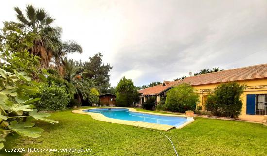  Chalet de tres dormitorios con piscina y sauna en el Campillo - MURCIA 