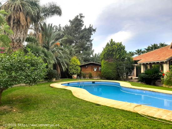 Chalet de tres dormitorios con piscina y sauna en el Campillo - MURCIA