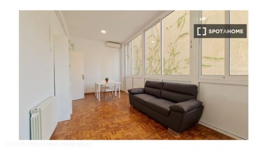 Apartamento entero de 2 dormitorios en Barcelona. - BARCELONA