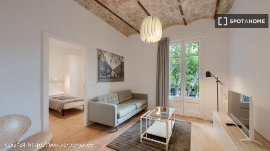 Se alquila habitación en apartamento de 3 dormitorios en Barcelona - BARCELONA