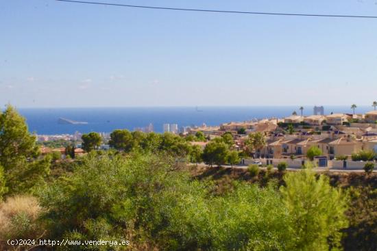 GRAN CHALET CON PISCINA PRIVADA EN LA ZONA DE COLOMA, LA NUCIA - ALICANTE