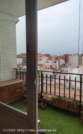 Bonito amueblado piso de 3 habitaciónes y 2 baños en El Corte - VALENCIA