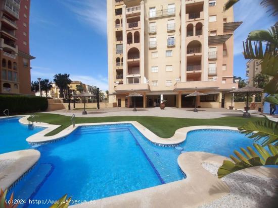 GRAN APARTAMENTO CON VISTAS AL MAR EN TORREVIEJA, 2 HAB, 2 BAÑOS - ALICANTE