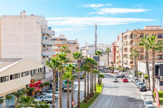 EN VENTA GRAN PISO EN TORREVIEJA, ZONA CORTES VALENCIANAS,  EN LA PLAYA DEL CURA - ALICANTE